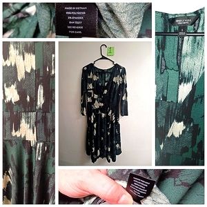 Dress Simply Vera Wang NWOT green, black, light tan/white
